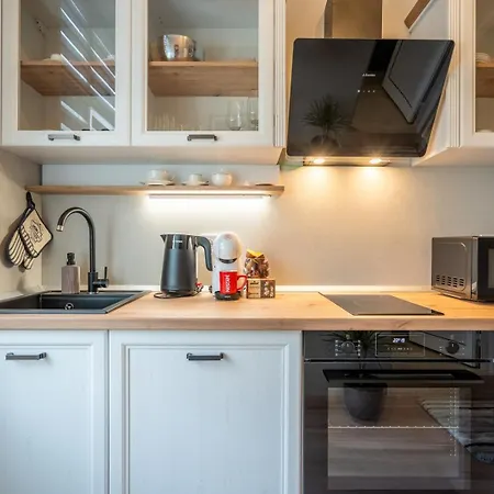 Апартамент Spacious Cozy For Big Groups Center