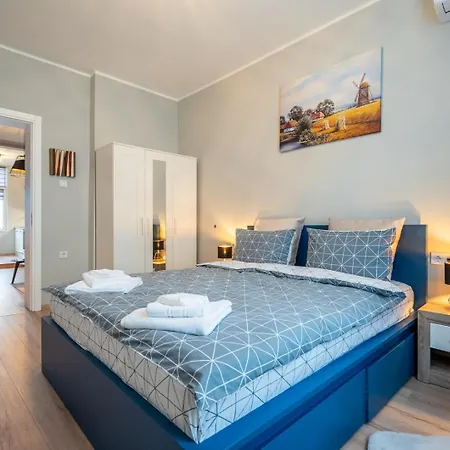 Spacious Cozy For Big Groups Center Апартамент