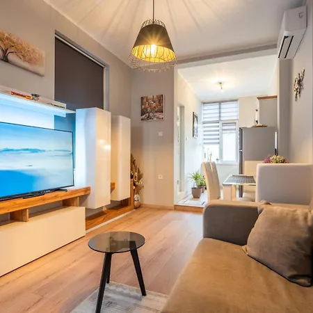 Апартамент Spacious Cozy For Big Groups Center *