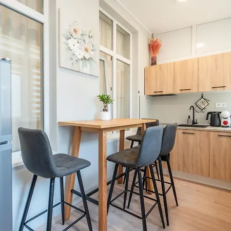 Spacious Cozy For Big Groups Center Апартамент *