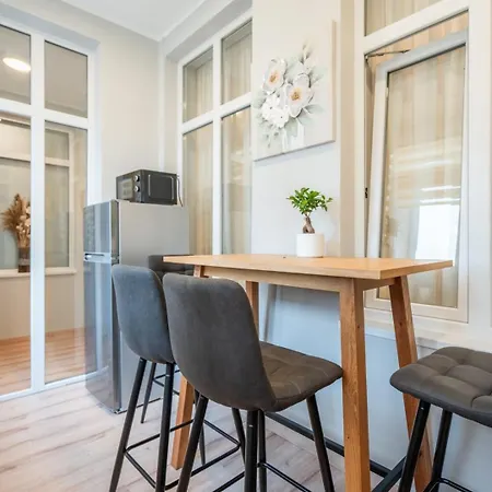 Spacious Cozy For Big Groups Center Апартамент София